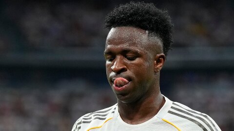  Đừng để đến lúc Vinicius Jr túm tóc ‘tẩn’ thầy!